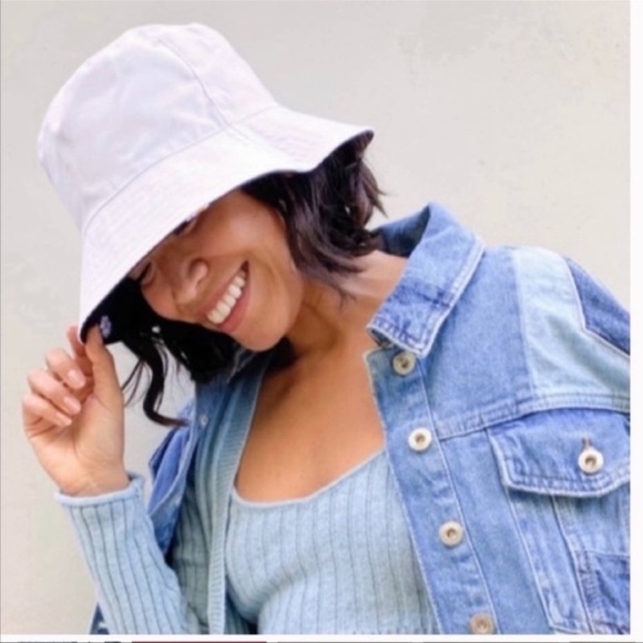 ✨NEW✨Alice + Olivia Reversible Bucket Hat - Picture 2 of 8